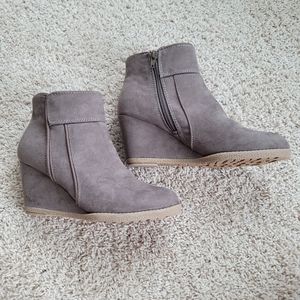 NWOT Wedge Booties